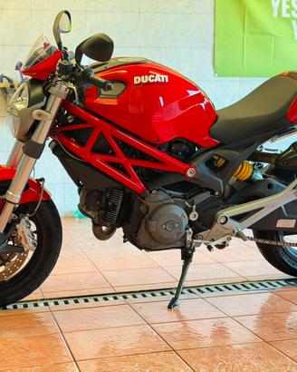 Ducati Monster 696
