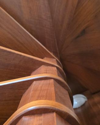 scala a chiocciola in legno 