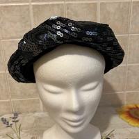 Basco da donna con paillettes nero