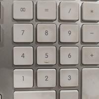 Tastiera Apple usb per Mac ROTTA (solo ricambi)