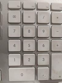 Tastiera Apple usb per Mac ROTTA (solo ricambi)