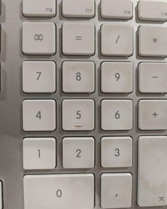 Tastiera Apple usb per Mac ROTTA (solo ricambi)
