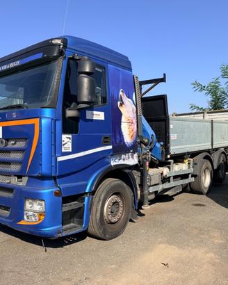Iveco Stralis 260 macchina operatrice gru