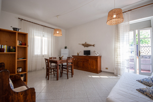 Follonica via Lamarmora piano terra 6 p