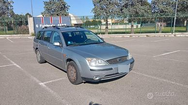 Ford Mondeo station wagon