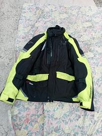 abbigliamento da moto casco e scarponcini da moto 