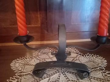 Candelabro ferro battuto e candele