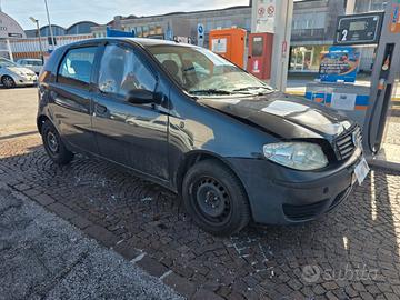 Fiat Punto 1.2 5 porte 160.000km Leggermente incid