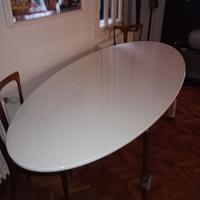 Mobili tavolo e sedie