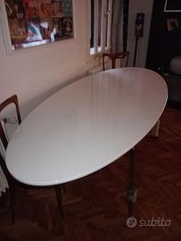 Mobili tavolo e sedie