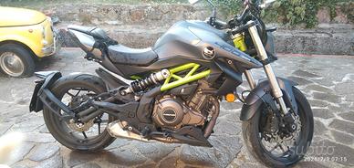 Qj Motor SRK 400 moto naked