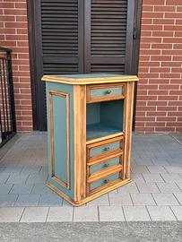 Cassettiera in legno restaurata