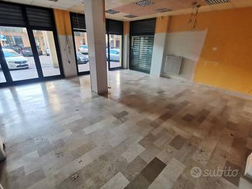 Attività / Licenza di 60 m² con 2 locali a Pesaro