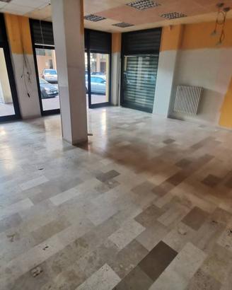 Attività / Licenza di 60 m² con 2 locali a Pesaro