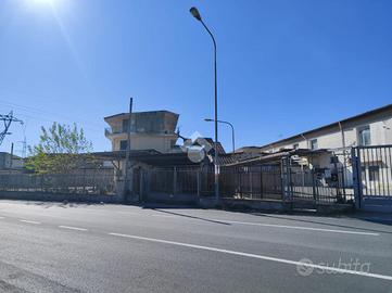 3 LOCALI A MELITO DI NAPOLI