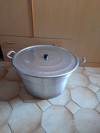 2 Pentoloni alluminio con coperchio+fornello a gas