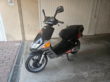 Aprilia SR 50 r replica Max Biaggi 1996