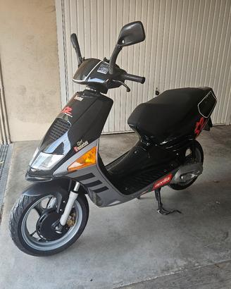 Aprilia SR 50 r replica Max Biaggi 1996