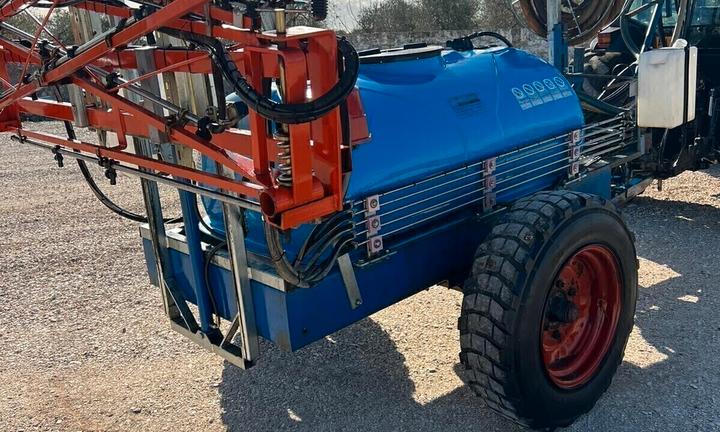 TRATTORE BOTTE DA 1000 LITRI