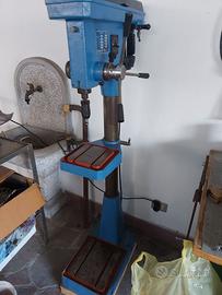 Trapano a colonna italiano