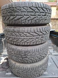 Gomme termiche comprese di cerchi