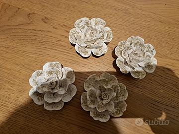 Rose bianche in ceramica