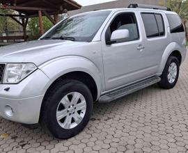 NISSAN Pathfinder 2.5 dCi LE 7 POSTI