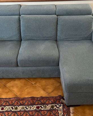 Divano tre posti con chaise longue