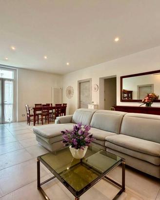 Casa indipendente di 415 m² con più di 5 locali e 