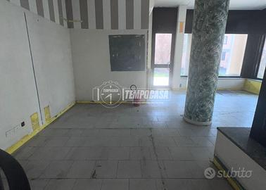 Locale Commerciale a Paderno Dugnano