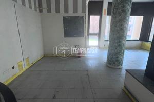 Locale Commerciale a Paderno Dugnano