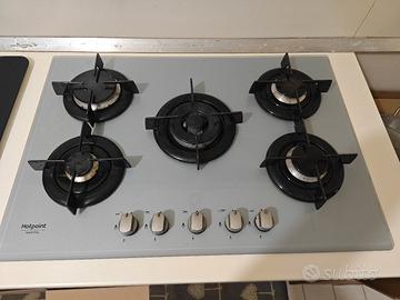 piano cottura 5 fuochi Hotpoint-Ariston