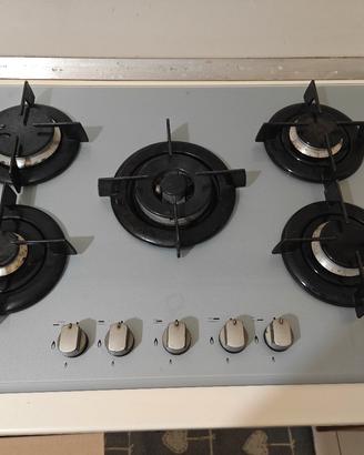 piano cottura 5 fuochi Hotpoint-Ariston