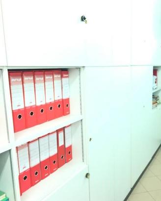 Mobili per ufficio usati, disassemblati .