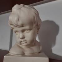 Busto di bambino in gesso lucido