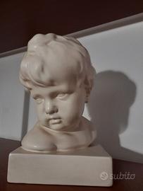 Busto di bambino in gesso lucido