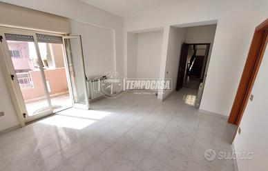 TRILOCALE OLTRE ACCESSORI CON POSTO AUTO A MILAZZO