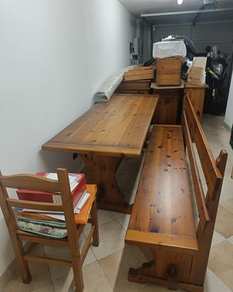 Cucina in Pino massello.