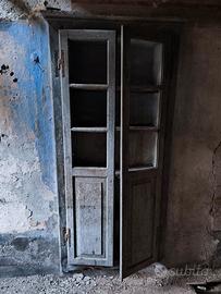 vetrina a muro antica