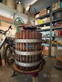 Torchio per vinacce a cricco