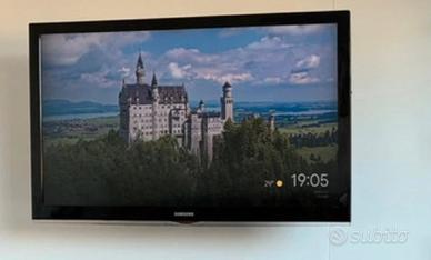 Samsung TV LCD 46'' Full HD + Staffa TV