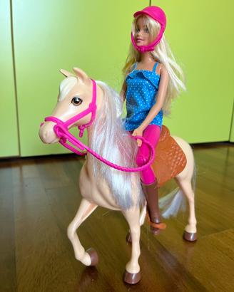 Barbie cavallerizza e il suo cavallo