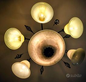 Lampadario in ferro battuto e ceramica