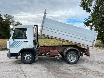 Iveco 50/8 zeta ribaltabile trilaterale patente B