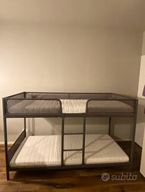 Letto a castello completa di materassi