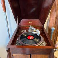 Grammofono antico autentico