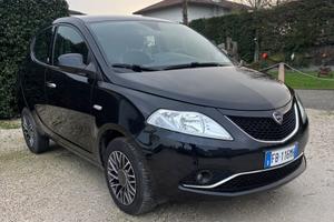 Lancia Ypsilon 0.9 TwinAir 85 CV 5 porte Metano Ec