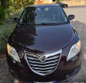 Lancia ypsilon serie limitata