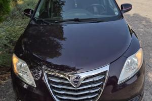 Lancia ypsilon serie limitata