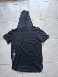 Maglia con cappuccio